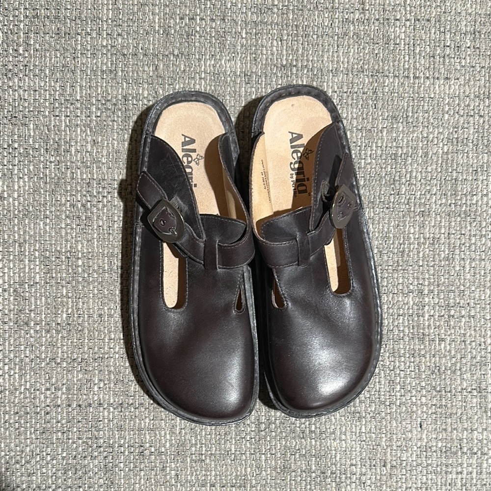 NWOB Alegria Brown Wedge Shoes with Leather Finish